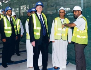 Mattar Al Tayer (third from left) briefs Britain's Business Secretary Peter Mandelson (second from left) about the Metro project. 