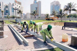 # 2005 Workers lay the foundations of the Dubai Metro at a portion of the Al Ittihad Park in Deira. # Image Credit: Hadrian Hernandez/Gulf News 