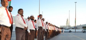 900 Dubai taxi drivers form human chain. (SUPPLIED)