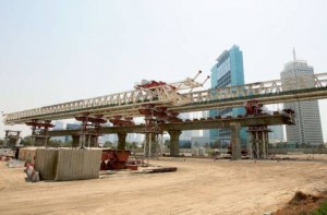     Image Credit: Virendra Saklani/Gulf News     Bridge construction work in progress between Trade Centre and Zabeel park.