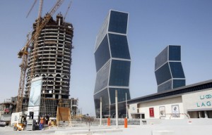 Construction cranes operate near Zig Zag Towers in Doha, Qatar September 25, 2012. / REUTERS