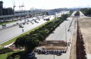      Image Credit: Javed Nawab/Gulf News     Some service roads near Al Safa Park and parallel to Shaikh Zayed Road have been blocked and traffic is being diverted to adjacent internal routes. A huge chunk of parking area at the eastern end of the park has also been closed.