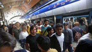 Dubai Metro station (Dhes Handumon)